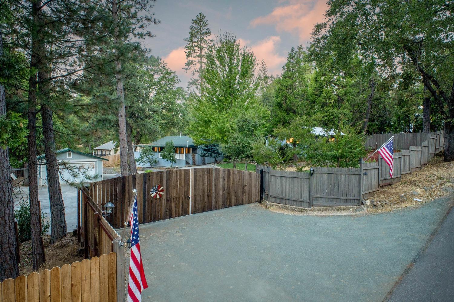 Detail Gallery Image 8 of 66 For 10428 Robin Ave, Grass Valley,  CA 95945 - 3 Beds | 2 Baths