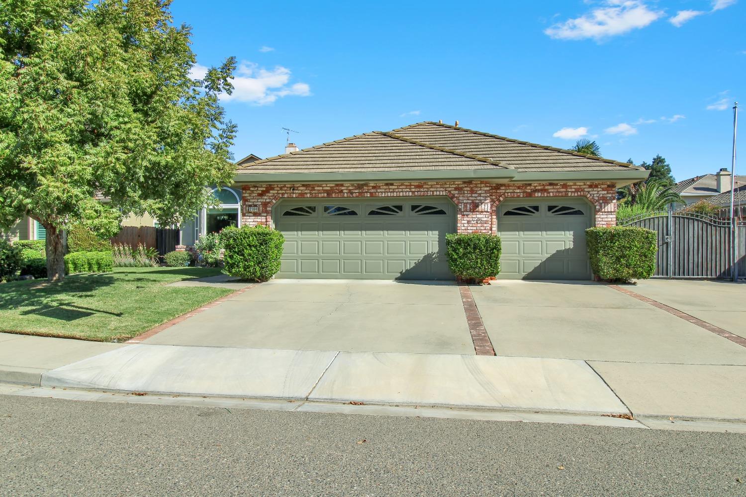 Detail Gallery Image 1 of 70 For 2164 Rothbury Ct, Turlock,  CA 95382 - 3 Beds | 2 Baths