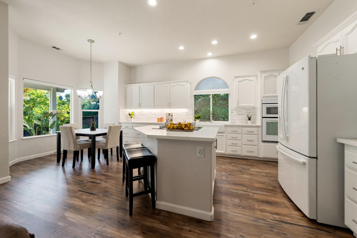 Detail Gallery Image 6 of 40 For 4904 Moonshadow Ct, Rocklin,  CA 95677 - 4 Beds | 2/1 Baths