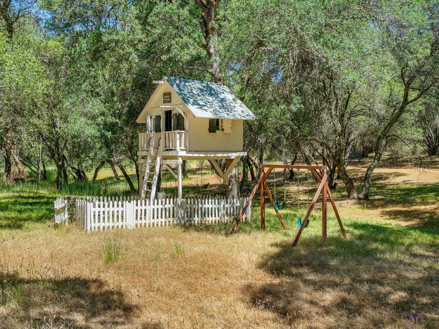 Detail Gallery Image 13 of 65 For 1640 Pilgrim Way, Placerville,  CA 95667 - 4 Beds | 3/1 Baths