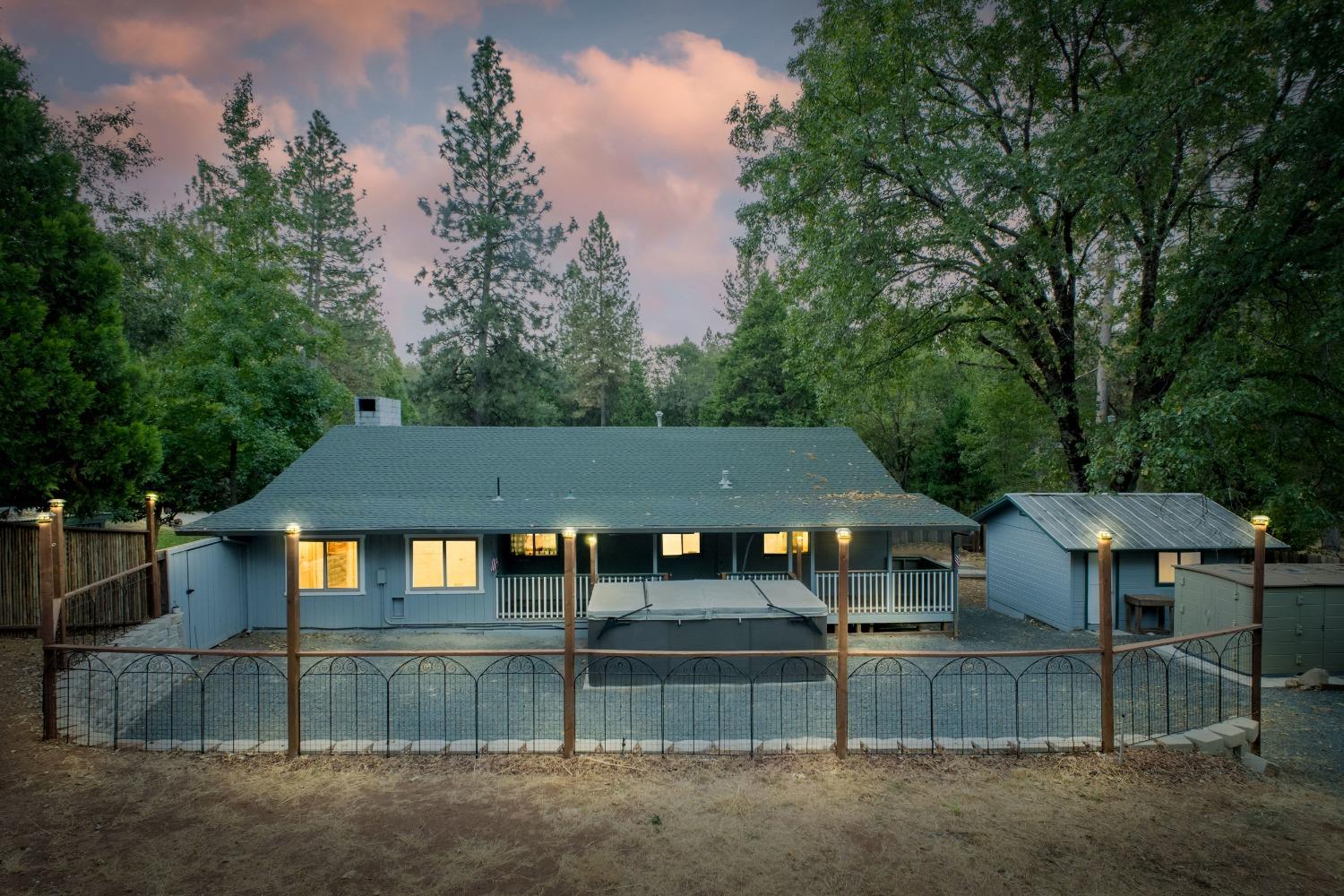 Detail Gallery Image 12 of 66 For 10428 Robin Ave, Grass Valley,  CA 95945 - 3 Beds | 2 Baths