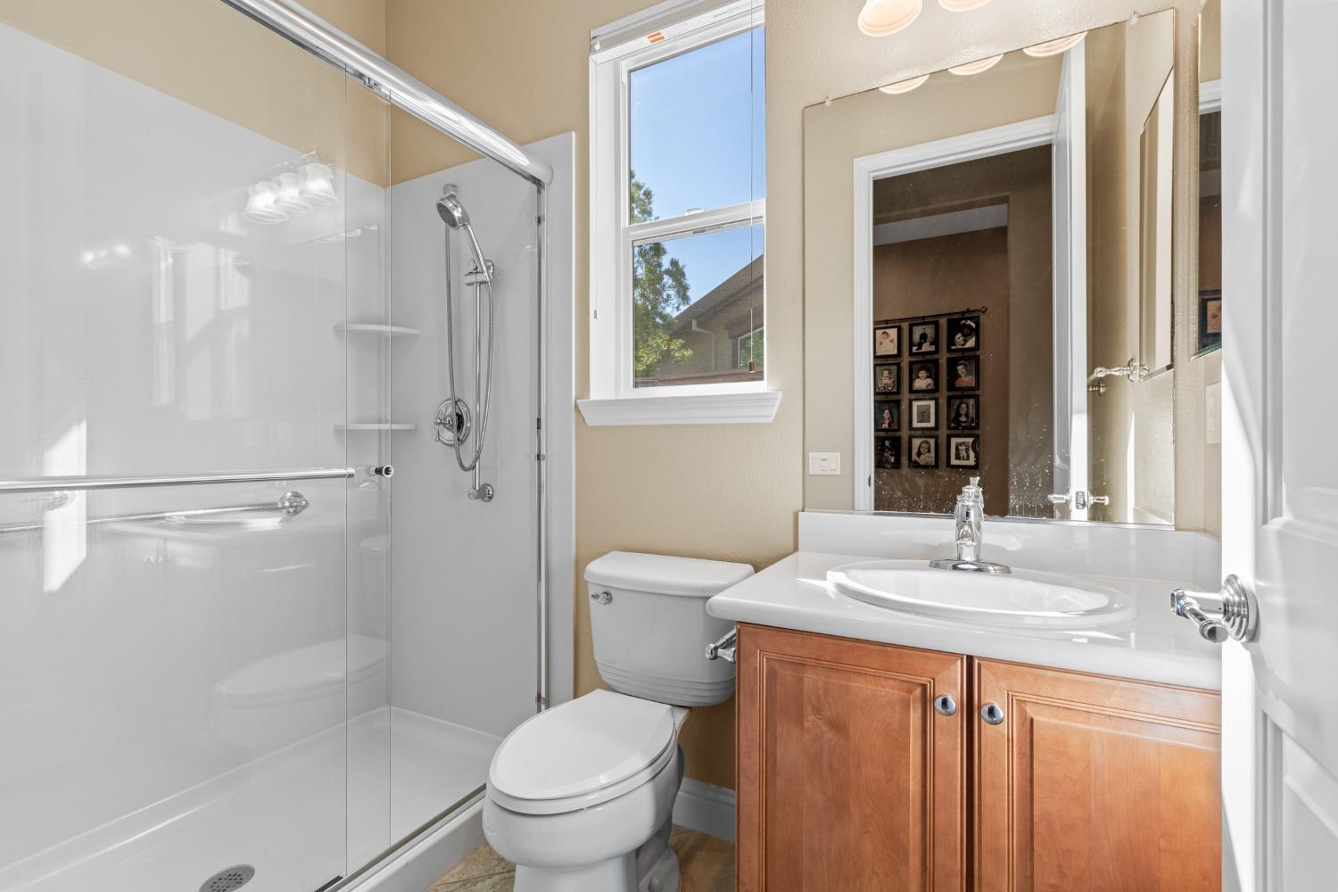 Detail Gallery Image 7 of 38 For 2136 Land End Loop, Roseville,  CA 95747 - 3 Beds | 2 Baths