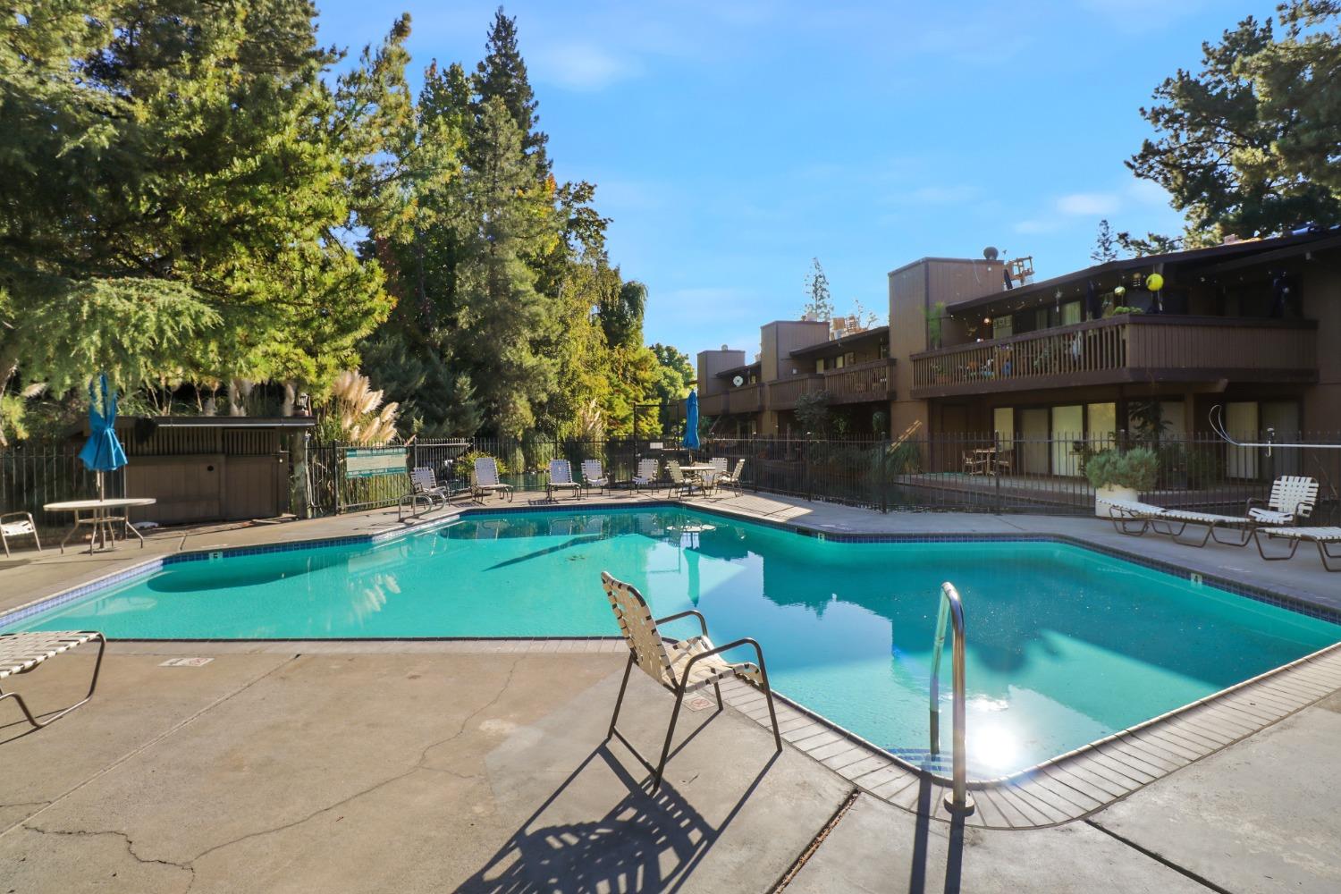 Detail Gallery Image 64 of 68 For 2408 Larkspur Ln #248,  Sacramento,  CA 95825 - 2 Beds | 1/1 Baths