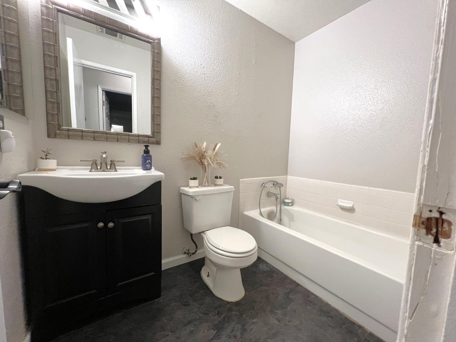 Detail Gallery Image 27 of 46 For 840 Buckingham Dr, Manteca,  CA 95336 - 3 Beds | 2 Baths