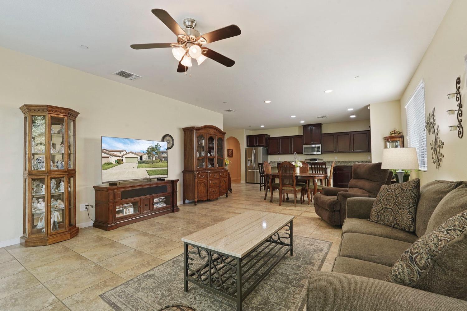 Detail Gallery Image 14 of 39 For 10416 Ian Ct, Stockton,  CA 95209 - 3 Beds | 2 Baths