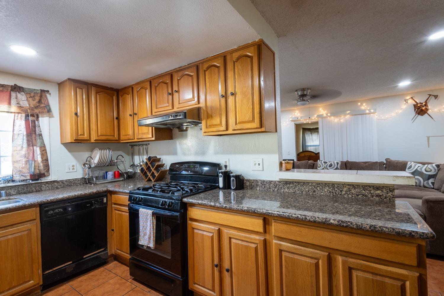 Detail Gallery Image 9 of 27 For 336 Yampa Cir, Sacramento,  CA 95838 - 3 Beds | 2 Baths