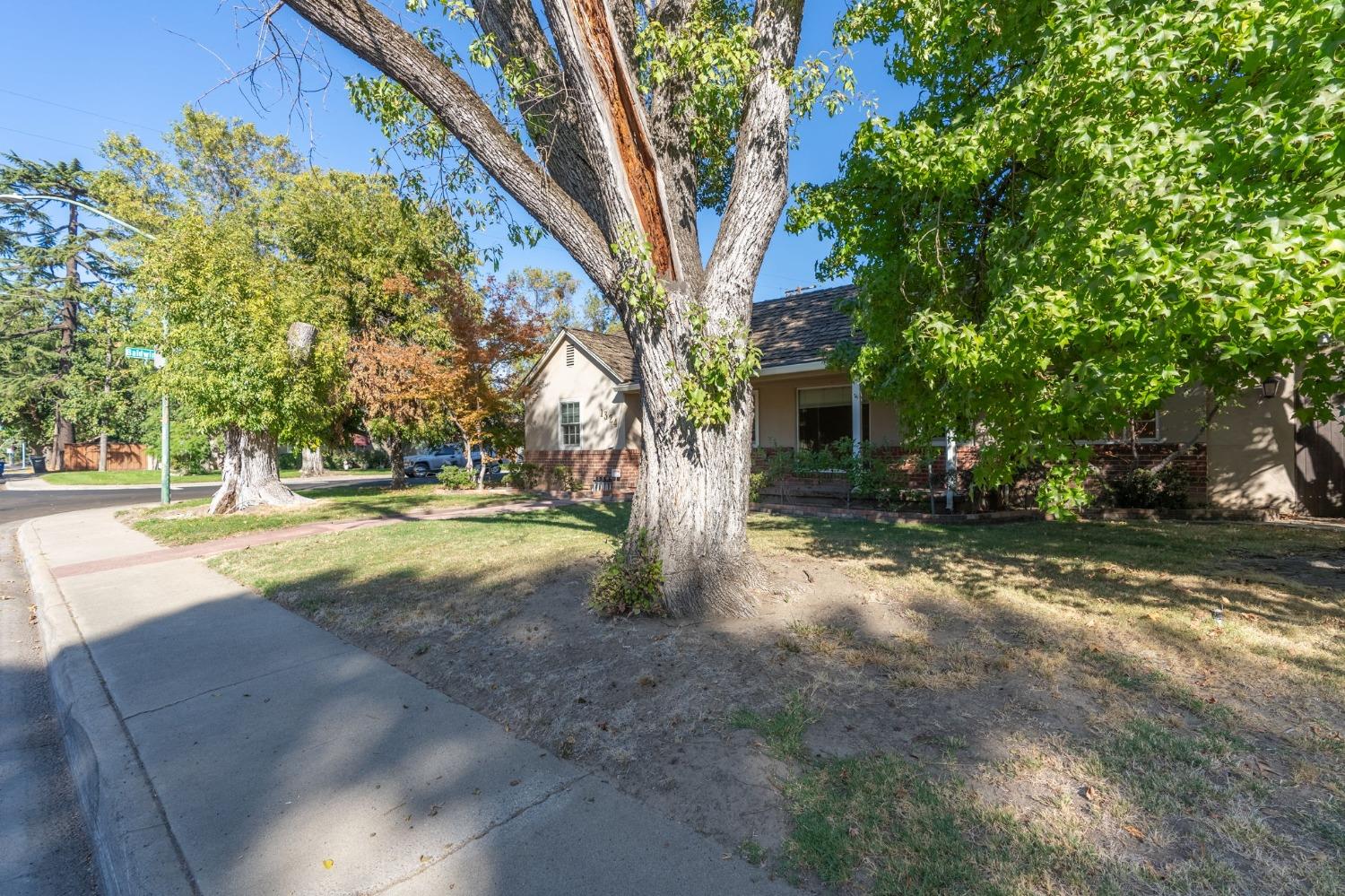 Detail Gallery Image 3 of 34 For 1324 Enslen Ave, Modesto,  CA 95350 - 3 Beds | 2 Baths