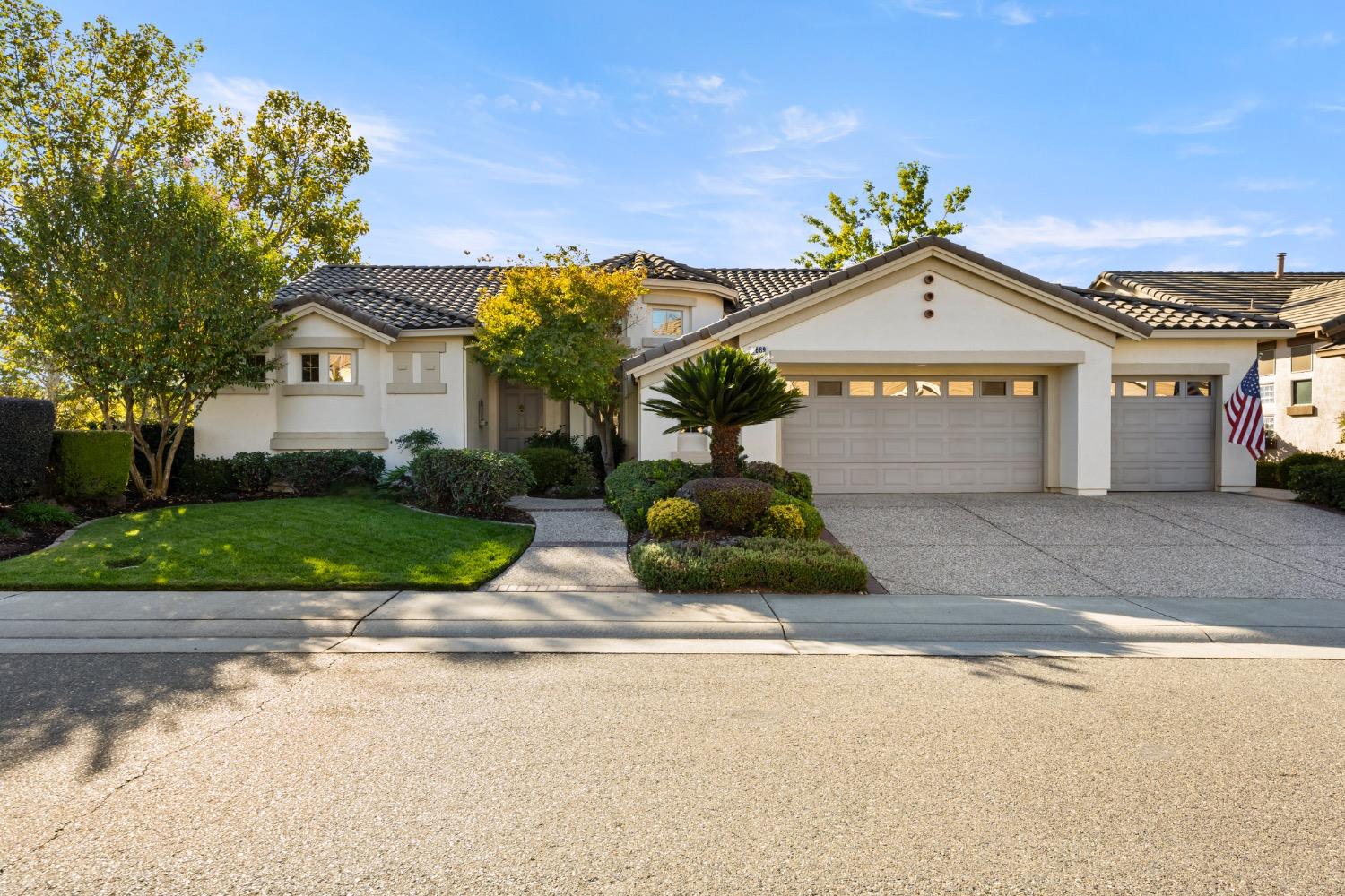 Detail Gallery Image 1 of 64 For 1869 Creekcrest Ln, Lincoln,  CA 95648 - 3 Beds | 2 Baths