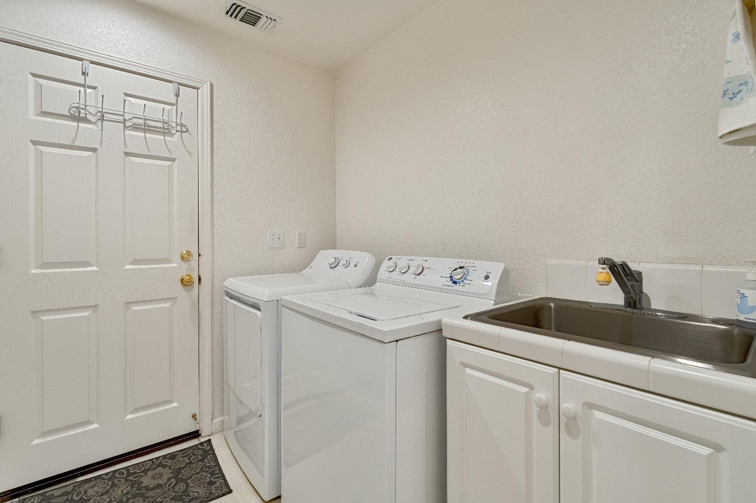 Detail Gallery Image 27 of 50 For 3523 Evergreen Ct, Rocklin,  CA 95765 - 3 Beds | 2/1 Baths