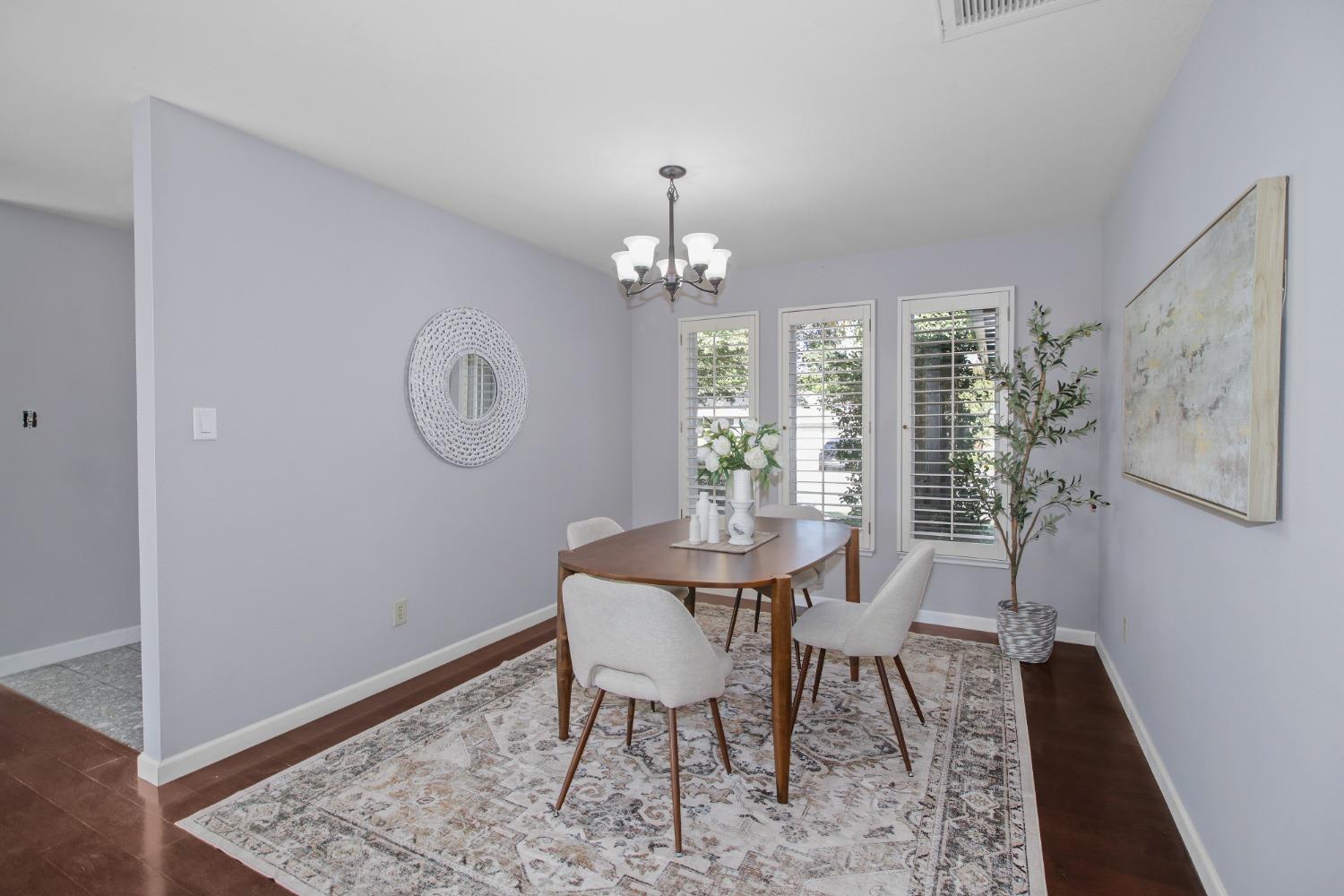 Detail Gallery Image 11 of 55 For 63 Lakeshore Cir, Sacramento,  CA 95831 - 3 Beds | 2/1 Baths