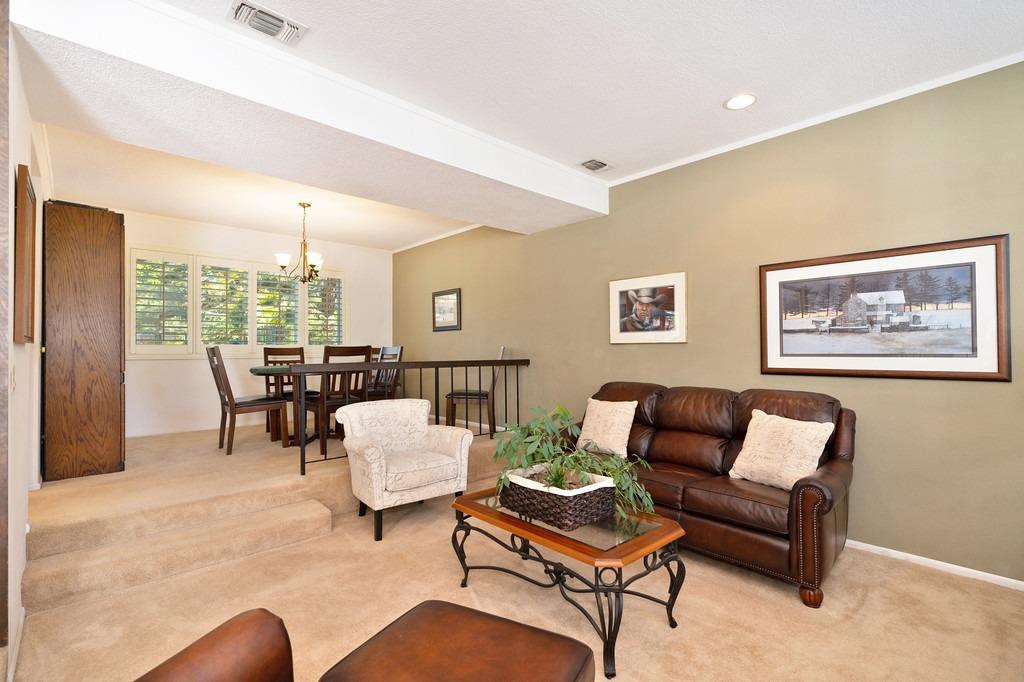 Detail Gallery Image 9 of 49 For 9369 Blue Oak Dr, Orangevale,  CA 95662 - 4 Beds | 2/1 Baths