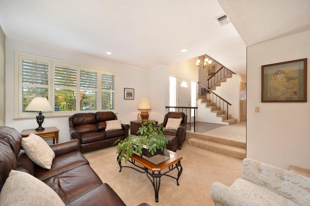 Detail Gallery Image 8 of 49 For 9369 Blue Oak Dr, Orangevale,  CA 95662 - 4 Beds | 2/1 Baths