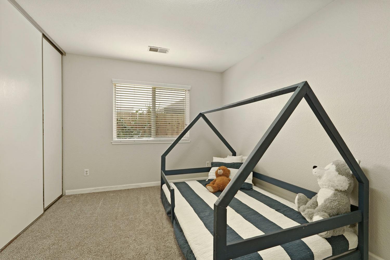 Detail Gallery Image 17 of 43 For 158 Lark St, Woodbridge,  CA 95258 - 3 Beds | 2 Baths