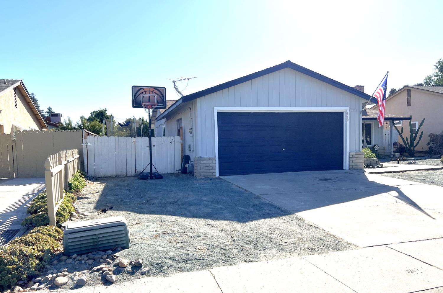 Detail Gallery Image 5 of 46 For 840 Buckingham Dr, Manteca,  CA 95336 - 3 Beds | 2 Baths