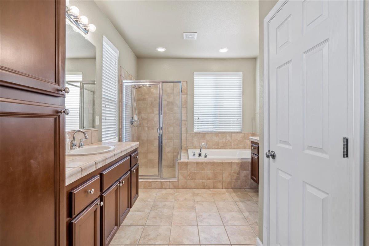 Detail Gallery Image 21 of 39 For 209 Blue Pine Ct, Roseville,  CA 95747 - 4 Beds | 3 Baths