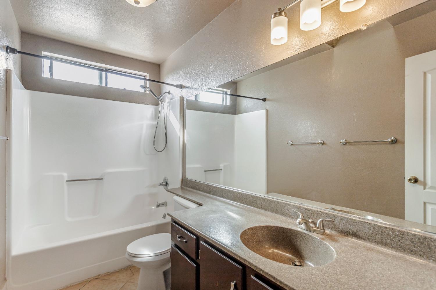 Detail Gallery Image 29 of 56 For 801 Nash #D5,  Hollister,  CA 95023 - 3 Beds | 1/1 Baths