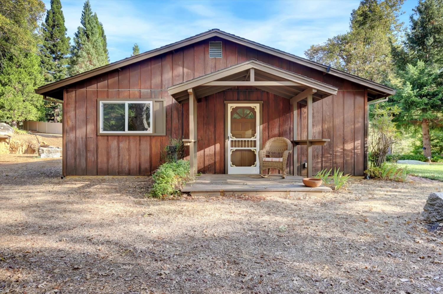 Detail Gallery Image 2 of 96 For 10680 Willow Valley Rd, Nevada City,  CA 95959 - 3 Beds | 2 Baths