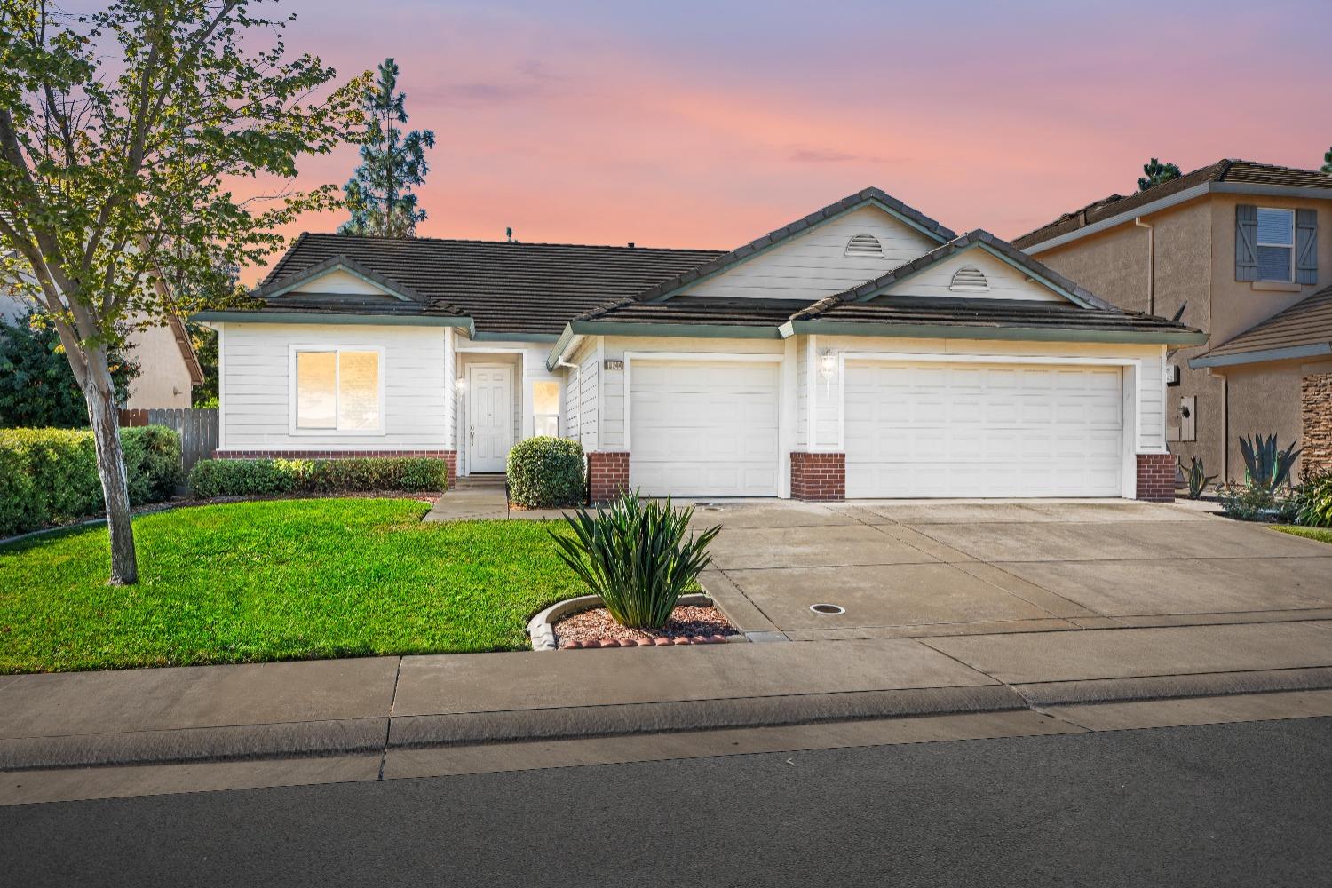 Detail Gallery Image 1 of 51 For 10244 Jenny Lynn Way, Elk Grove,  CA 95757 - 4 Beds | 2 Baths