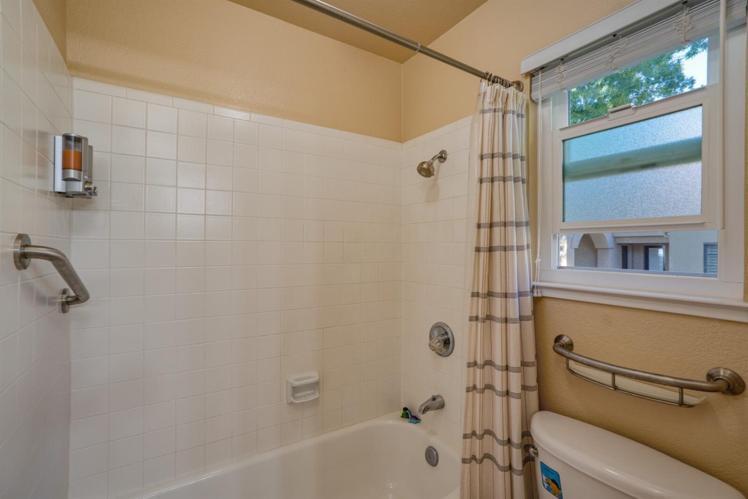 Detail Gallery Image 21 of 36 For 6933 Lindero Ln, Rancho Murieta,  CA 95683 - 2 Beds | 2 Baths