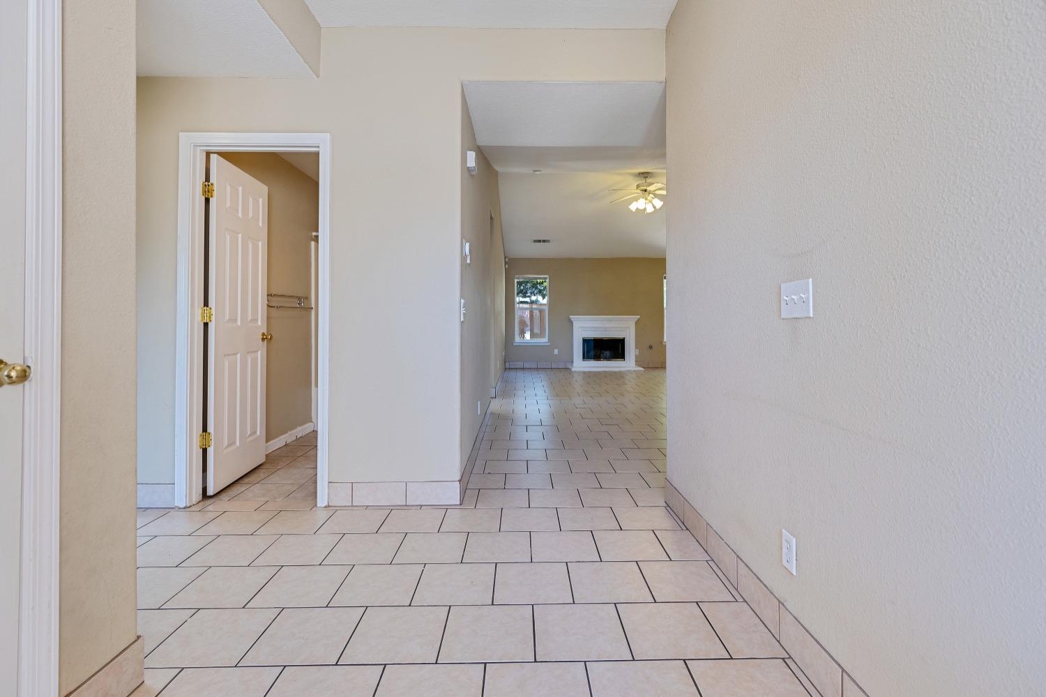 Detail Gallery Image 3 of 36 For 1837 Dove Ct, Lodi,  CA 95240 - 3 Beds | 2 Baths