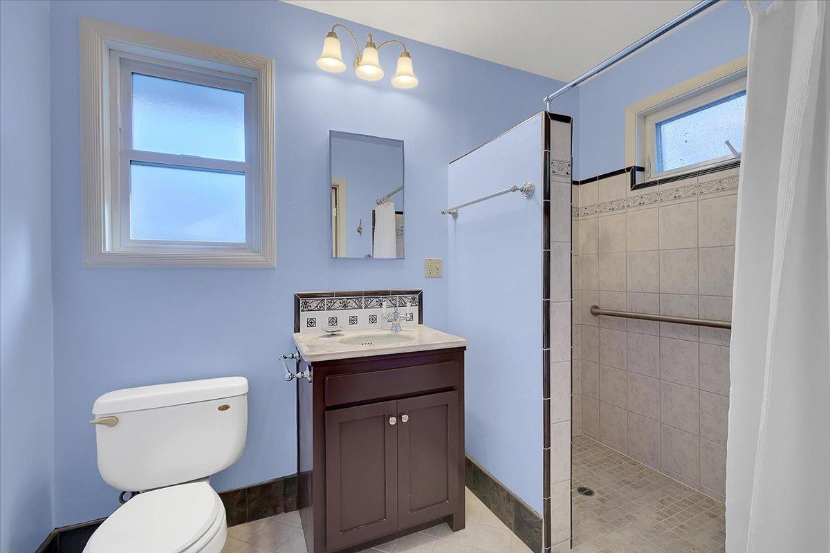 Detail Gallery Image 17 of 36 For 950 4th Ave, Sacramento,  CA 95818 - 3 Beds | 2 Baths