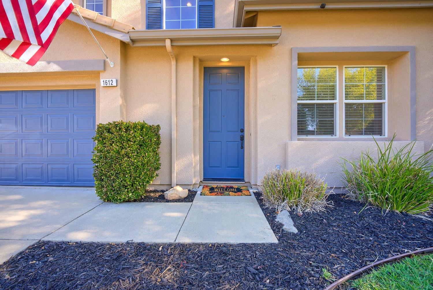 Detail Gallery Image 2 of 40 For 1612 Drummond Ln, Lincoln,  CA 95648 - 4 Beds | 2/1 Baths