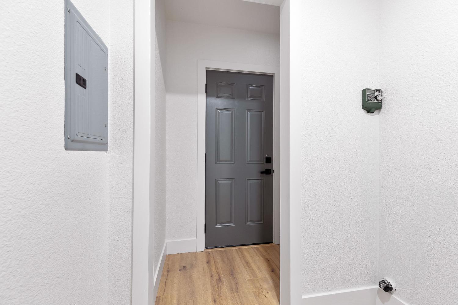 Detail Gallery Image 11 of 39 For 5753 Nina Way, Sacramento,  CA 95824 - 5 Beds | 2 Baths