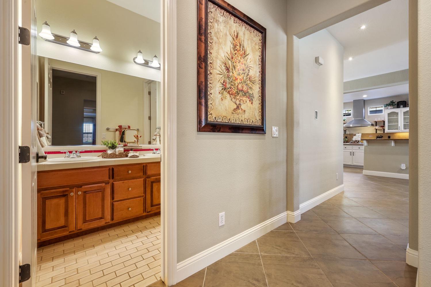 Detail Gallery Image 32 of 66 For 1407 Aldacourrou St, Tracy,  CA 95304 - 4 Beds | 2/1 Baths