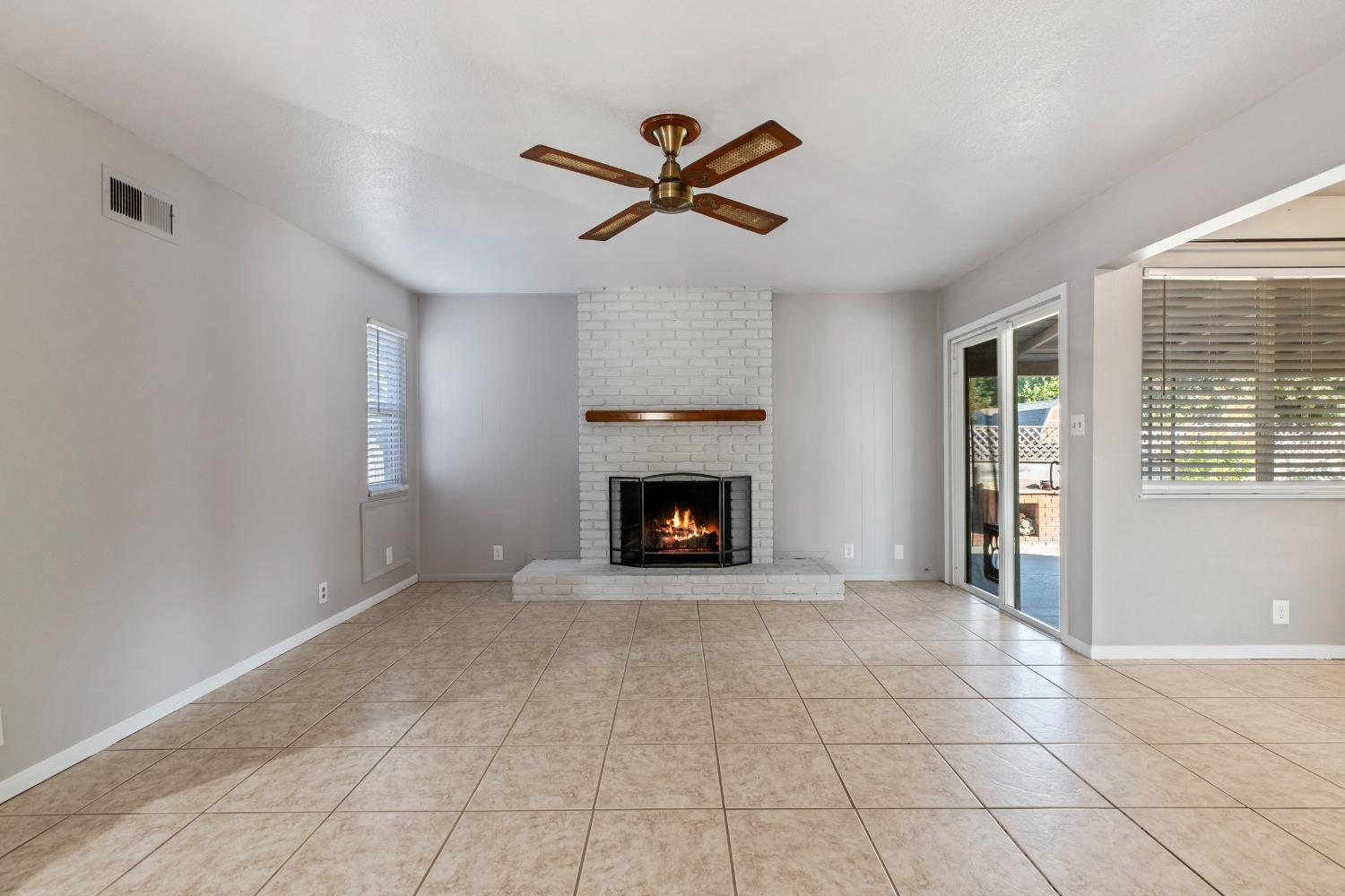 Detail Gallery Image 4 of 39 For 500 Fir Ct, Ripon,  CA 95366 - 3 Beds | 2 Baths