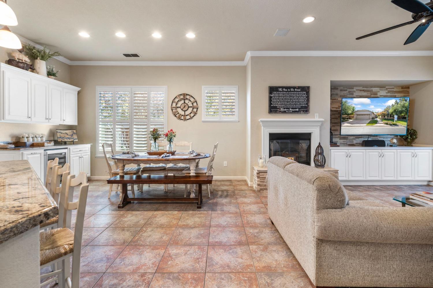 Detail Gallery Image 15 of 65 For 6186 Riverbank Cir, Stockton,  CA 95219 - 4 Beds | 2/1 Baths