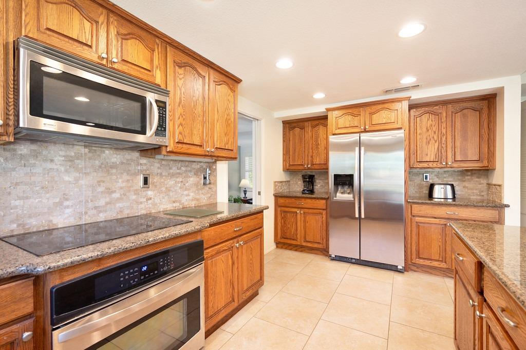 Detail Gallery Image 15 of 49 For 9369 Blue Oak Dr, Orangevale,  CA 95662 - 4 Beds | 2/1 Baths