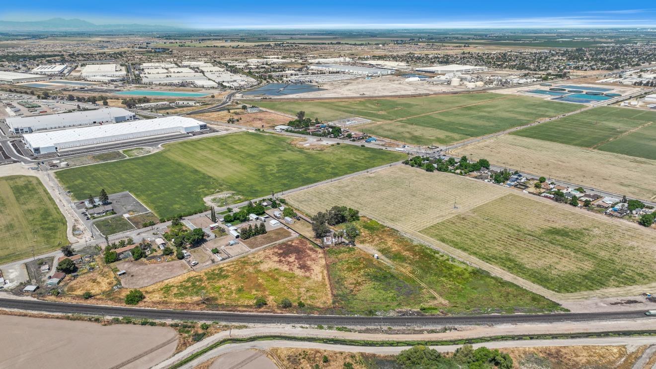 Detail Gallery Image 5 of 39 For 18328 S Mckinley, Manteca,  CA 95337 - 2 Beds | 1 Baths