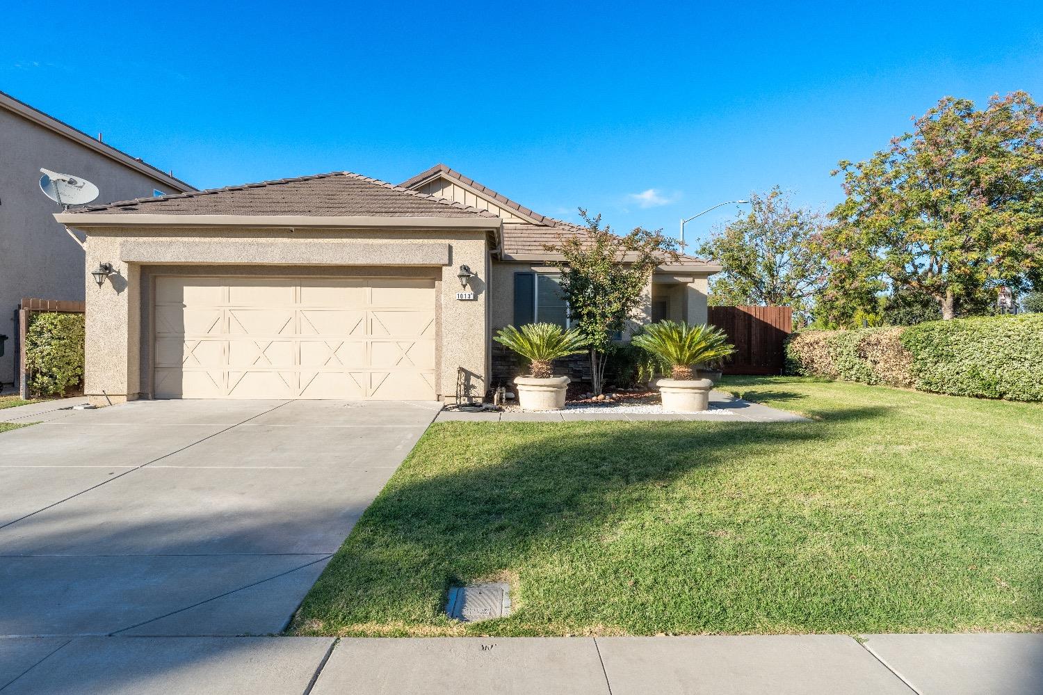 Detail Gallery Image 1 of 20 For 1013 Barbados St, Manteca,  CA 95337 - 3 Beds | 2 Baths