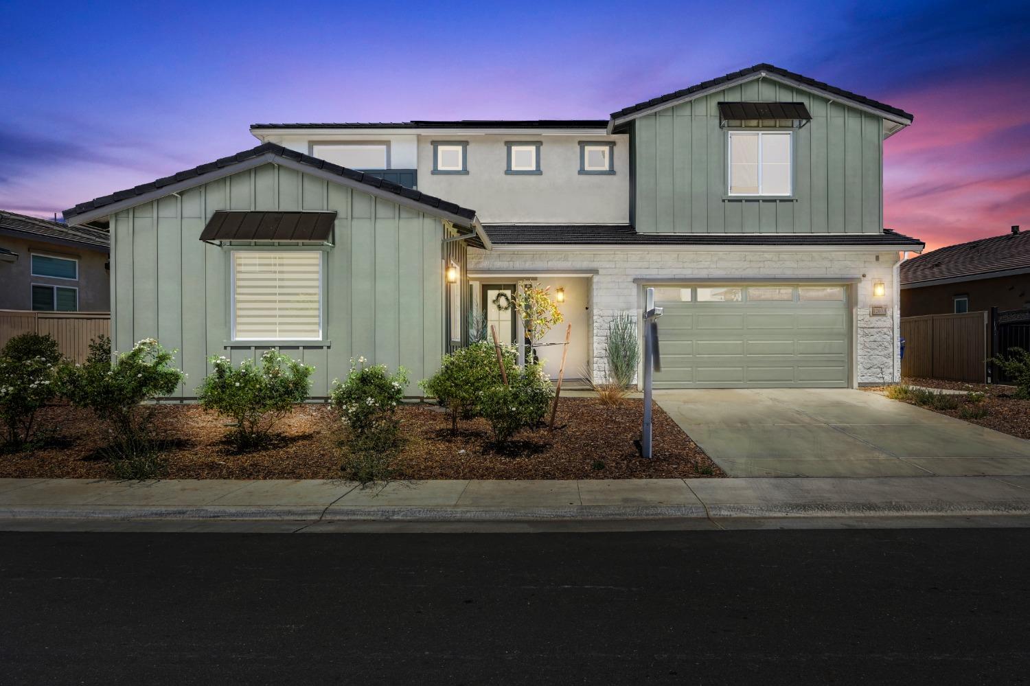 Detail Gallery Image 1 of 49 For 12033 Roquefort Way, Rancho Cordova,  CA 95742 - 5 Beds | 3/1 Baths