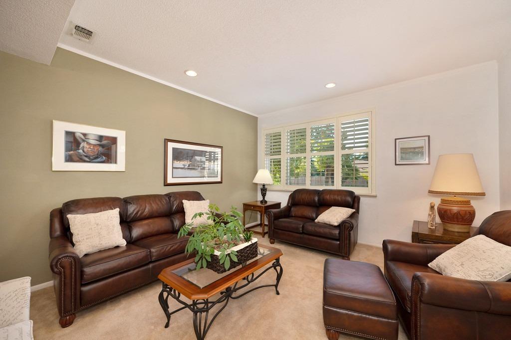 Detail Gallery Image 7 of 49 For 9369 Blue Oak Dr, Orangevale,  CA 95662 - 4 Beds | 2/1 Baths