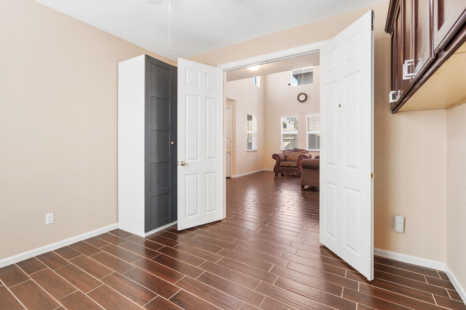 Detail Gallery Image 7 of 30 For 191 Caravaggio Cir, Sacramento,  CA 95835 - 3 Beds | 2/1 Baths