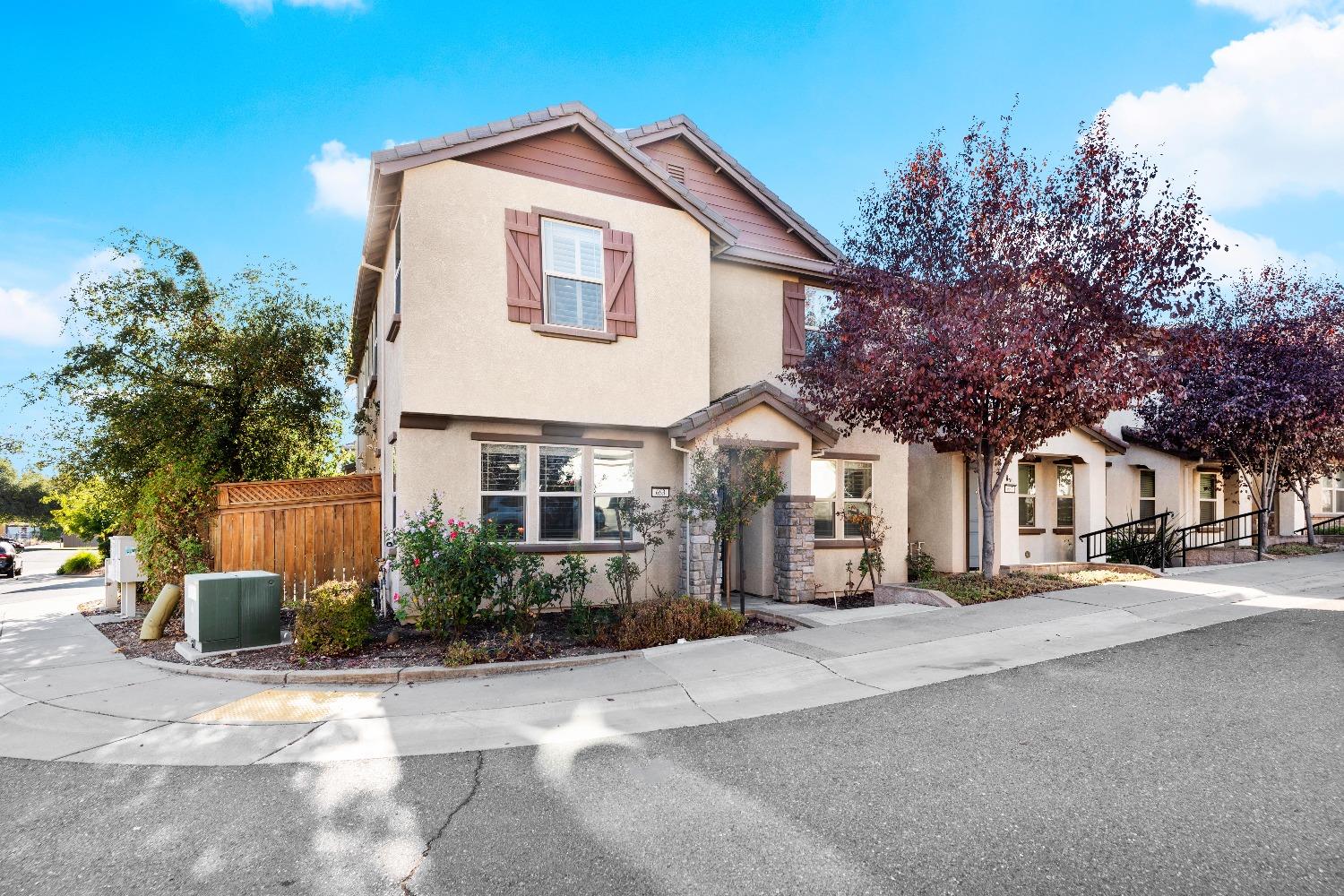 Detail Gallery Image 3 of 68 For 663 Addison Ln, Folsom,  CA 95630 - 5 Beds | 3/1 Baths