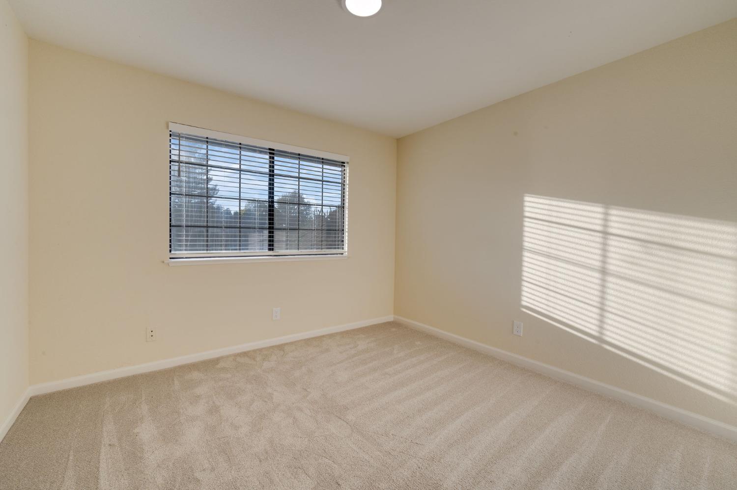 Detail Gallery Image 38 of 52 For 5539 Danjac Cir, Sacramento,  CA 95822 - 5 Beds | 2/1 Baths