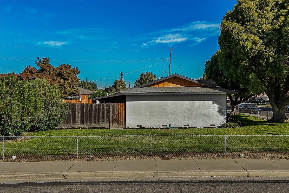 Detail Gallery Image 4 of 51 For 261 Oleander Ln, Turlock,  CA 95380 - 3 Beds | 2 Baths