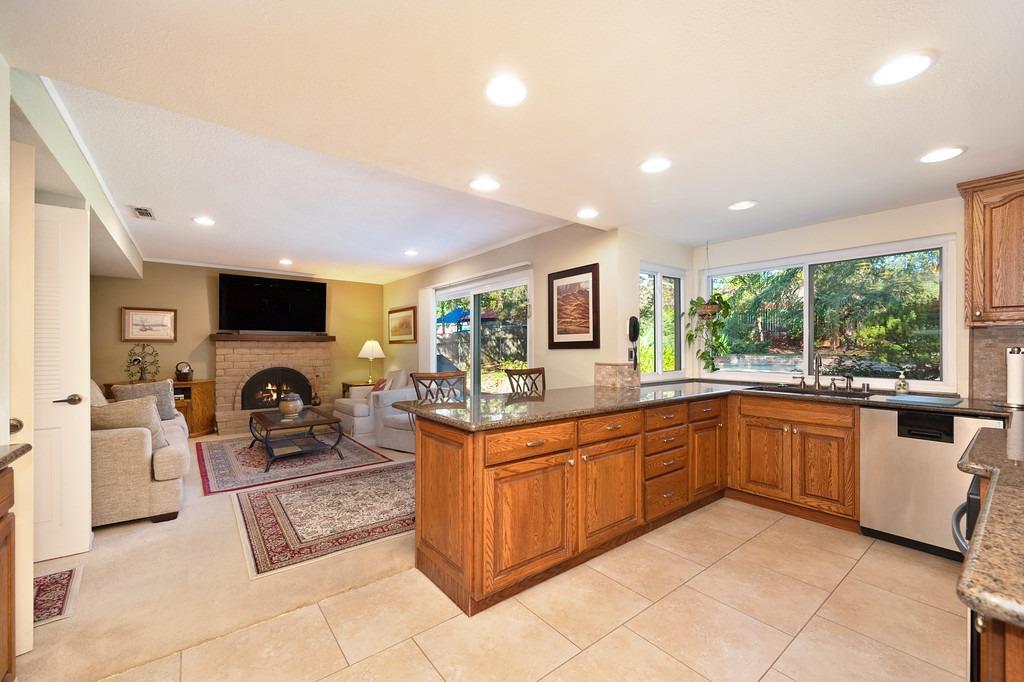 Detail Gallery Image 13 of 49 For 9369 Blue Oak Dr, Orangevale,  CA 95662 - 4 Beds | 2/1 Baths