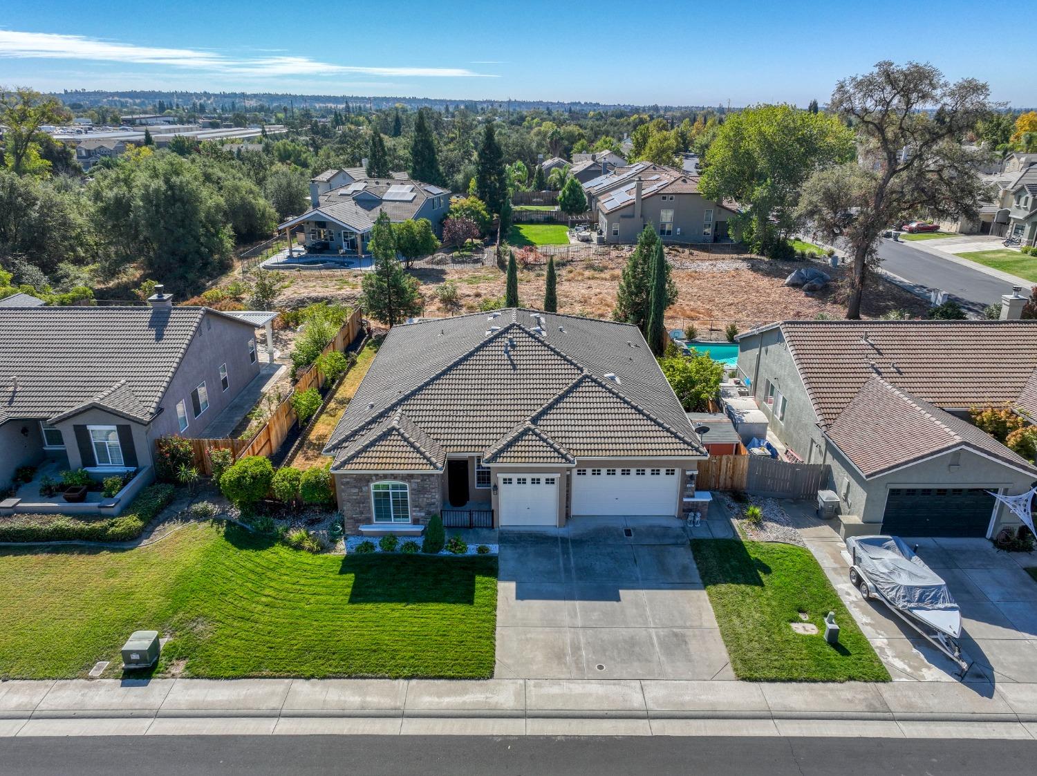 Detail Gallery Image 38 of 46 For 4302 Lakebreeze Dr, Rocklin,  CA 95677 - 5 Beds | 3 Baths