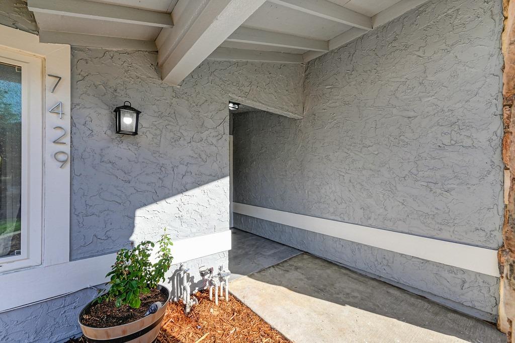 Detail Gallery Image 8 of 50 For 7429 Springvale Way, Citrus Heights,  CA 95621 - 3 Beds | 2 Baths