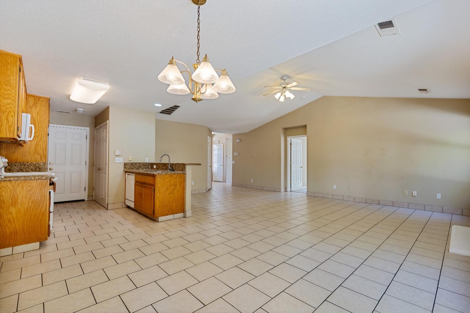 Detail Gallery Image 7 of 36 For 1837 Dove Ct, Lodi,  CA 95240 - 3 Beds | 2 Baths