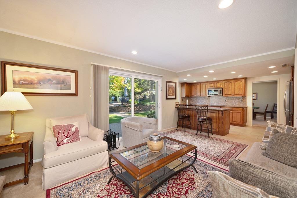 Detail Gallery Image 18 of 49 For 9369 Blue Oak Dr, Orangevale,  CA 95662 - 4 Beds | 2/1 Baths