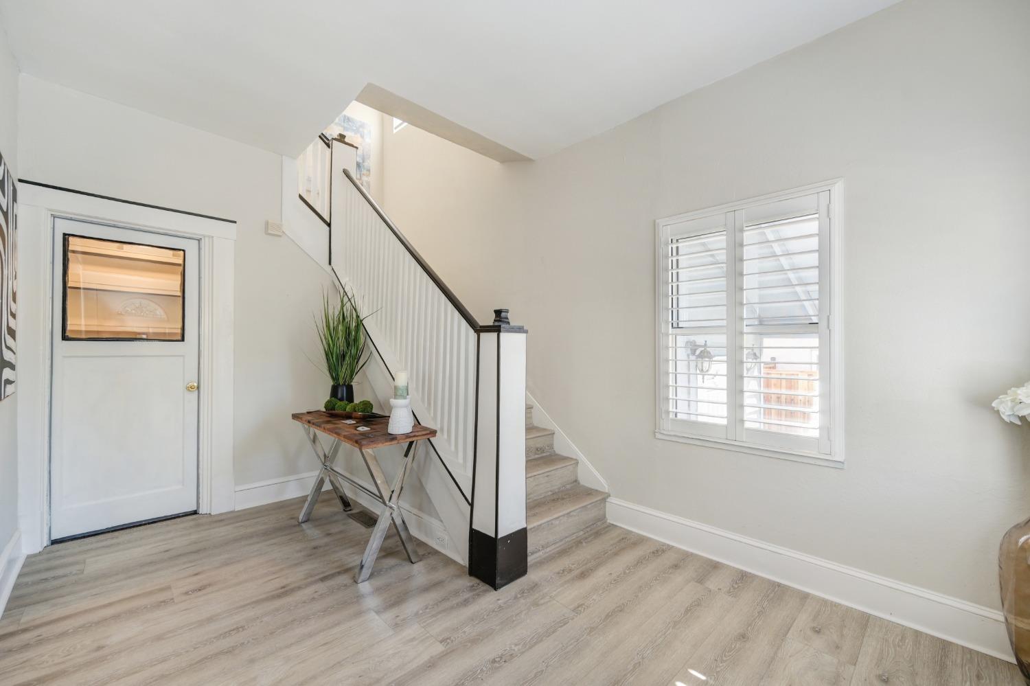 Detail Gallery Image 8 of 41 For 3137 33rd St, Sacramento,  CA 95817 - 3 Beds | 2 Baths