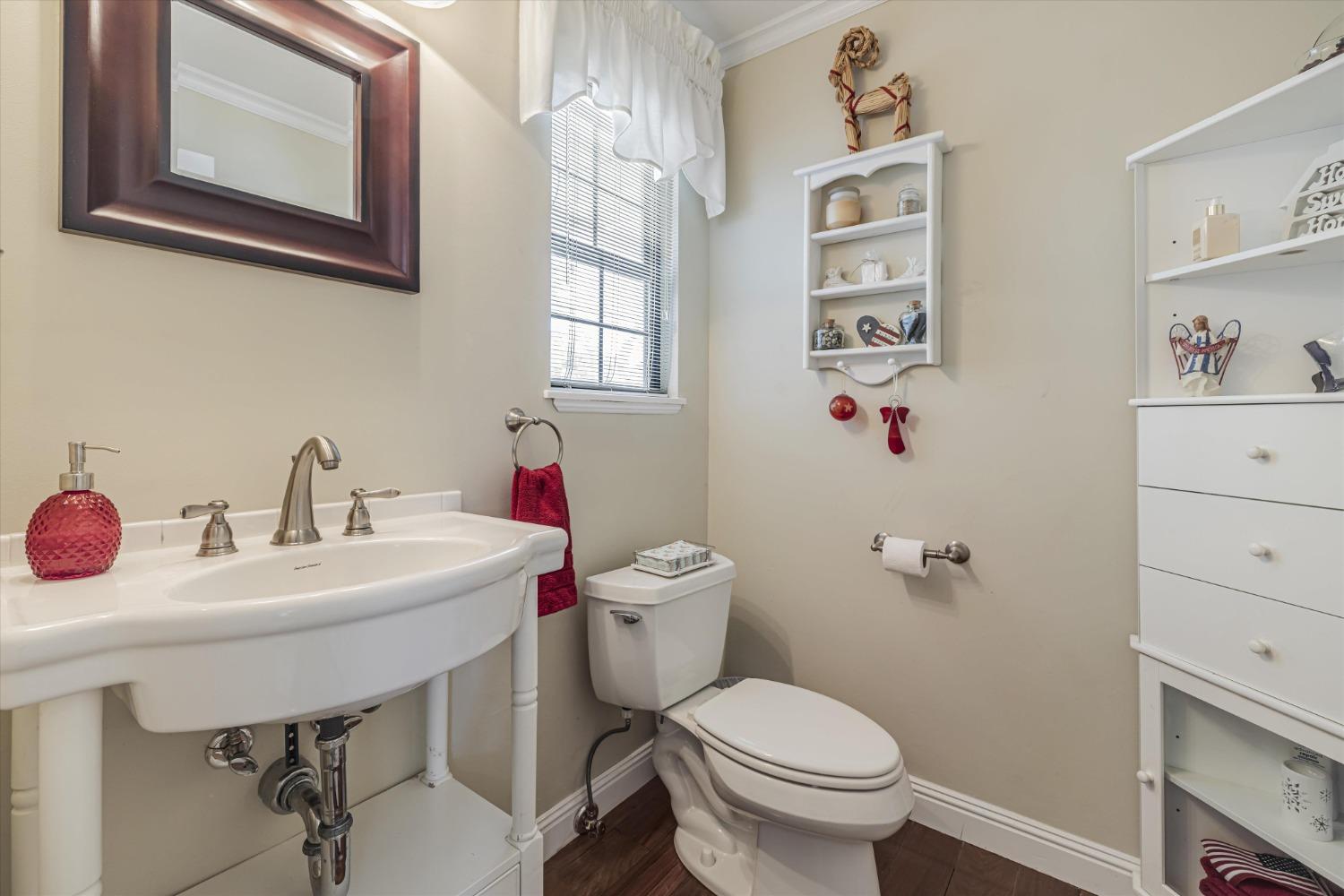 Detail Gallery Image 31 of 39 For 7900 Meadowridge Ct, Fair Oaks,  CA 95628 - 4 Beds | 2/1 Baths