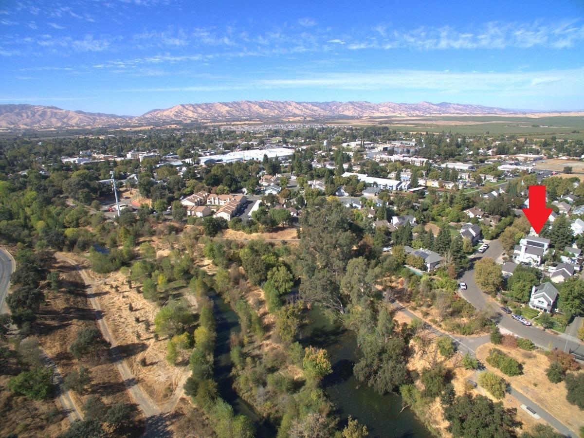 Detail Gallery Image 32 of 35 For 213 Creekside Way, Winters,  CA 95694 - 3 Beds | 3 Baths