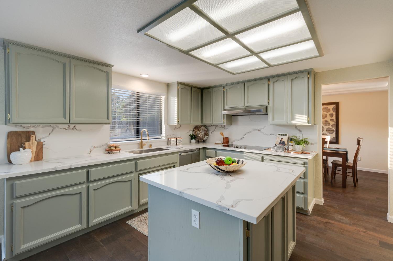 Detail Gallery Image 15 of 52 For 5539 Danjac Cir, Sacramento,  CA 95822 - 5 Beds | 2/1 Baths