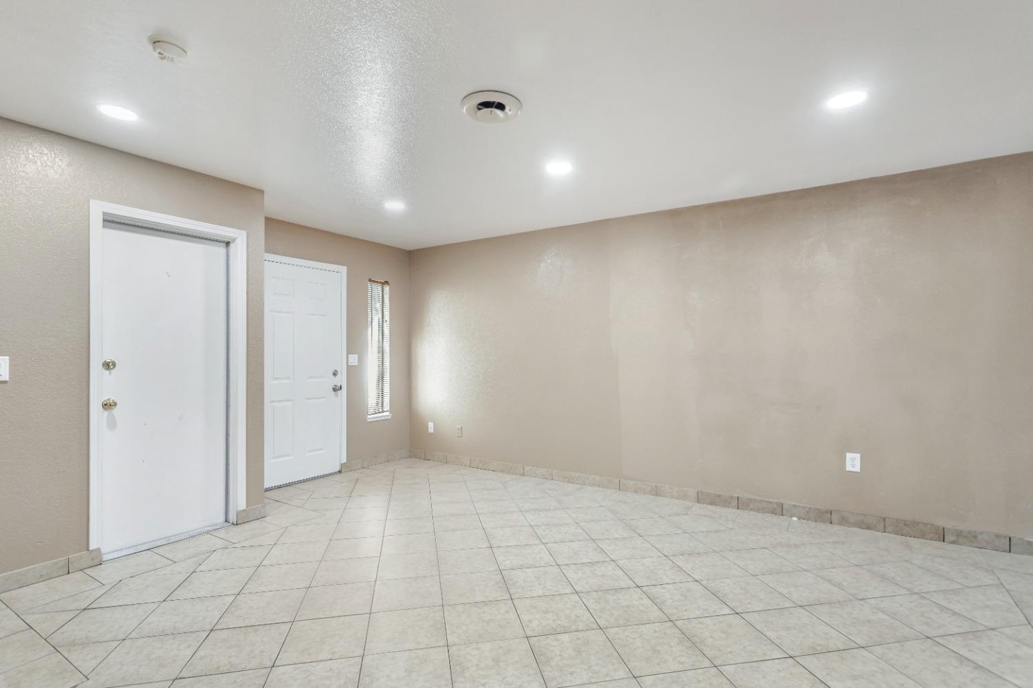 Detail Gallery Image 7 of 56 For 801 Nash #D5,  Hollister,  CA 95023 - 3 Beds | 1/1 Baths