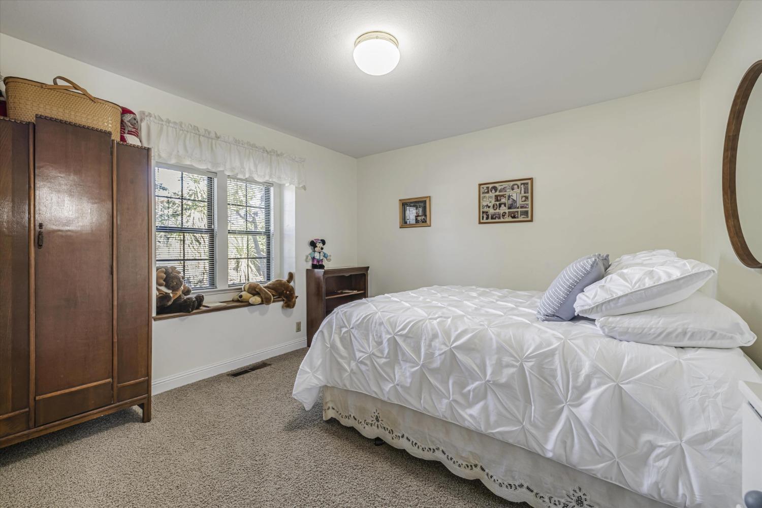 Detail Gallery Image 20 of 39 For 7900 Meadowridge Ct, Fair Oaks,  CA 95628 - 4 Beds | 2/1 Baths